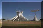 La Cattedrale di Brasilia.jpg (62070 byte)