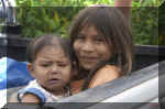 bimbi in auto.jpg (117480 byte)