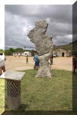 maturuca monumento.jpg (154388 byte)